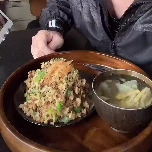 納豆チャーハンの食卓