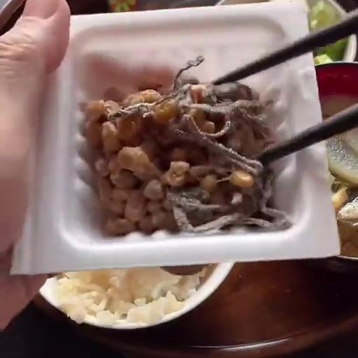 納豆、塩昆布の食卓
